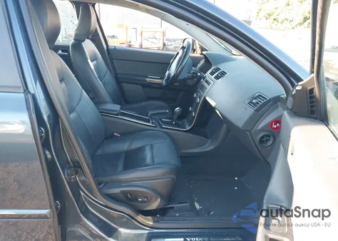 2010 Volvo V50 T5 R-Design from USA, damaged, VIN YV1672MJ0A2548360